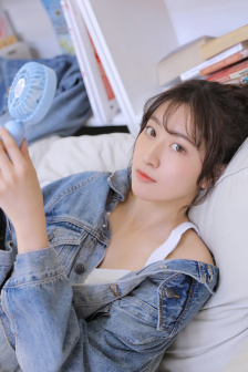 杨幂打扑克的直播视频